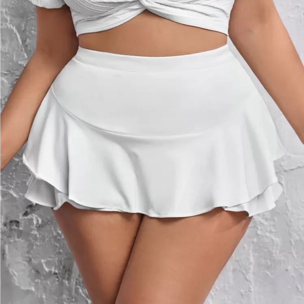 SHEIN SXY Plus Size Solid Color Ruffled Skorts 20/4XL - Picture 3 of 6